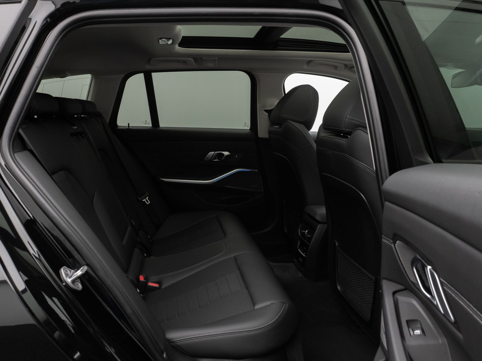 Fahrzeugabbildung BMW 330e xD Panoram Kamera HUD DAB H/K Stop&Go Sport