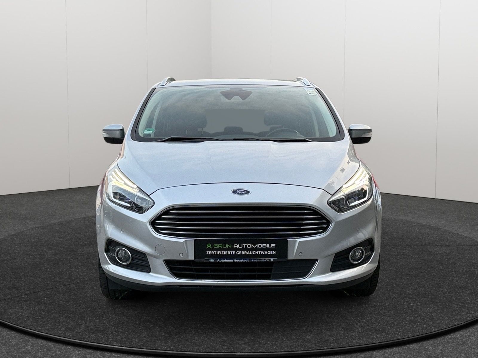 Fahrzeugabbildung Ford S-MAX Titanium/LED/AHK/7-Sitzer/8.Fach/Automatik