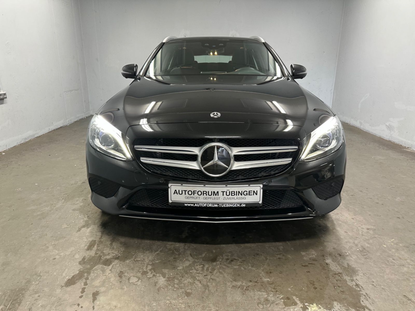 Fahrzeugabbildung Mercedes-Benz C 300 de T AVANTGARDE*DISTRO*HUD*PANO*360*AIRMAT