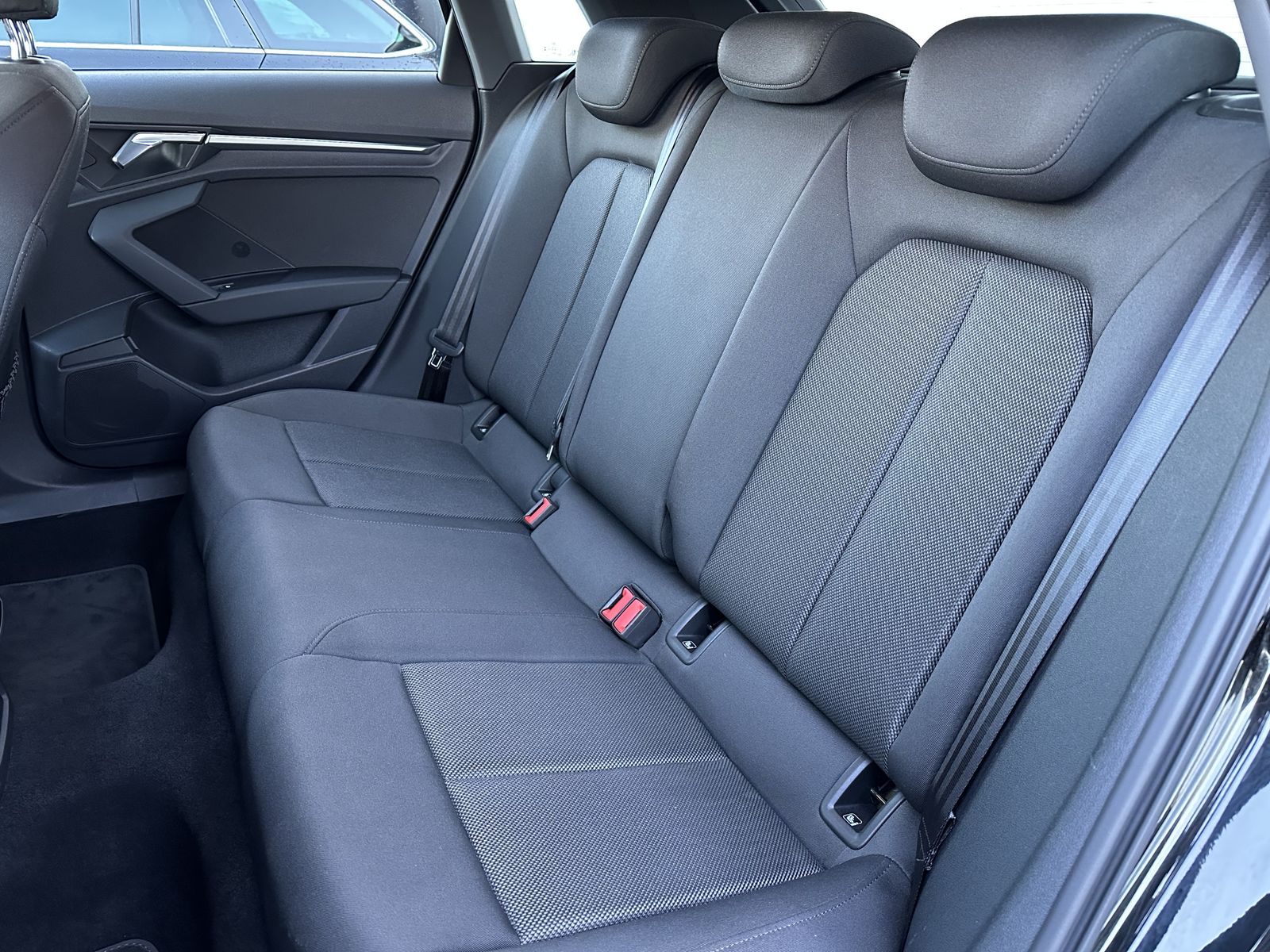 Fahrzeugabbildung Audi A3 SpB 30 TDI S-Line NAV+LED+KAMERA+PLA+DSP+17ZO