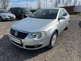 Volkswagen Passat Comfortline 8-fach bereift Scheckheft PDC - gebrauchte VW Passat aus dem Jahr 2005