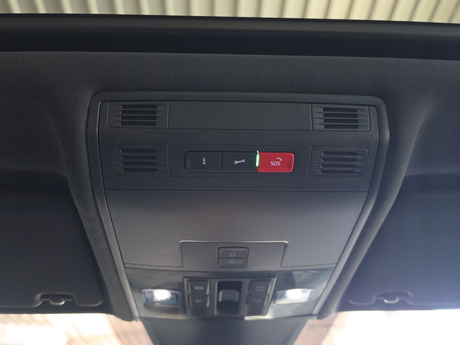 Fahrzeugabbildung Volkswagen Tiguan  R-LINE HiGHLiNE  4MOTION PANORAMA DACH