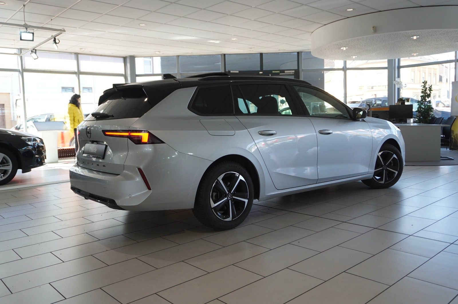 Fahrzeugabbildung Opel Astra L ST 1.2T GS SPORT NAVI/LED/360°/PANO/HUD