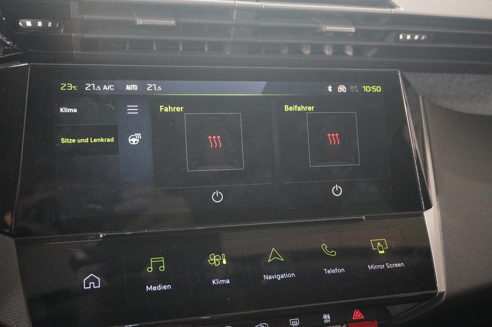 Fahrzeugabbildung Peugeot 308 SW 1.5D ALLURE NAVI/LED/360°/SPORT/SH/VIRT.