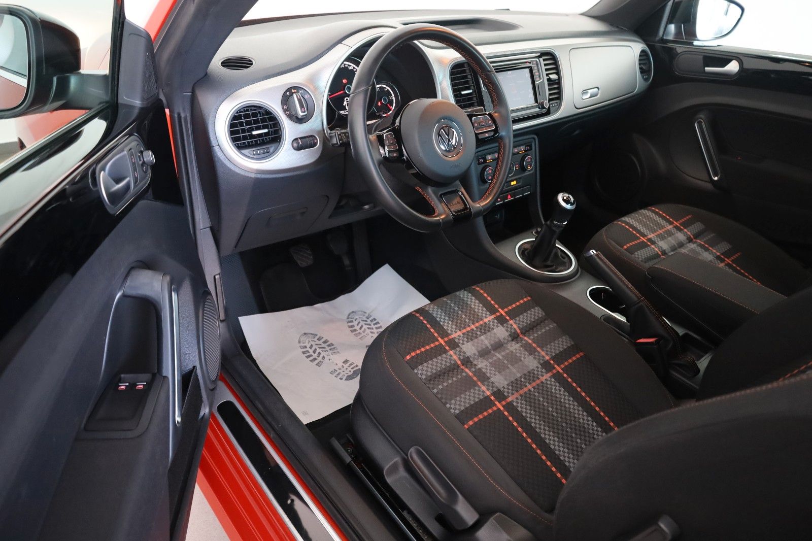 Fahrzeugabbildung Volkswagen Beetle Lim. Club BMT,SH,PDC,Tempomat,Navi, 8xAlu