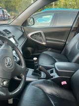 Toyota Rav4 - Toyota RAV 4 aus 2005 mit Diesel-Antrieb: Geländewagen