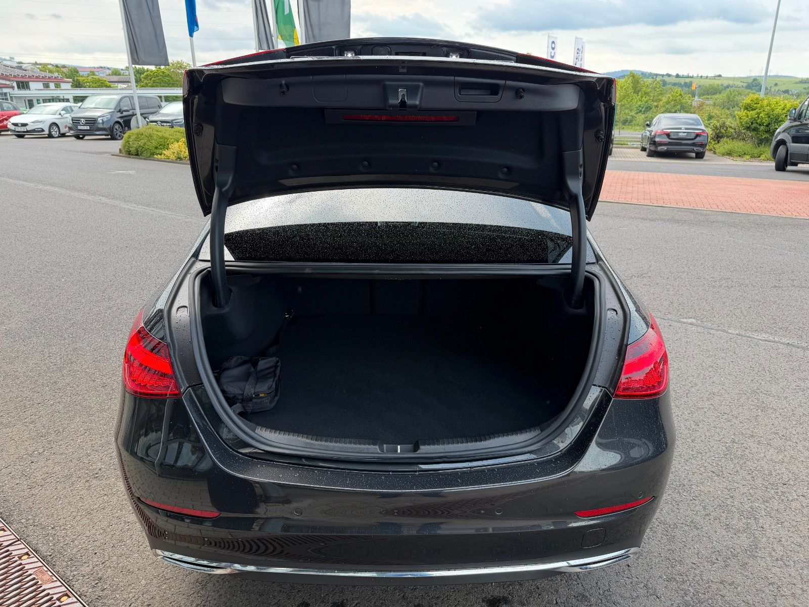 Fahrzeugabbildung Mercedes-Benz C 300 e 4M AVANTGARDE Memory+Burm+Distr+RKamera+