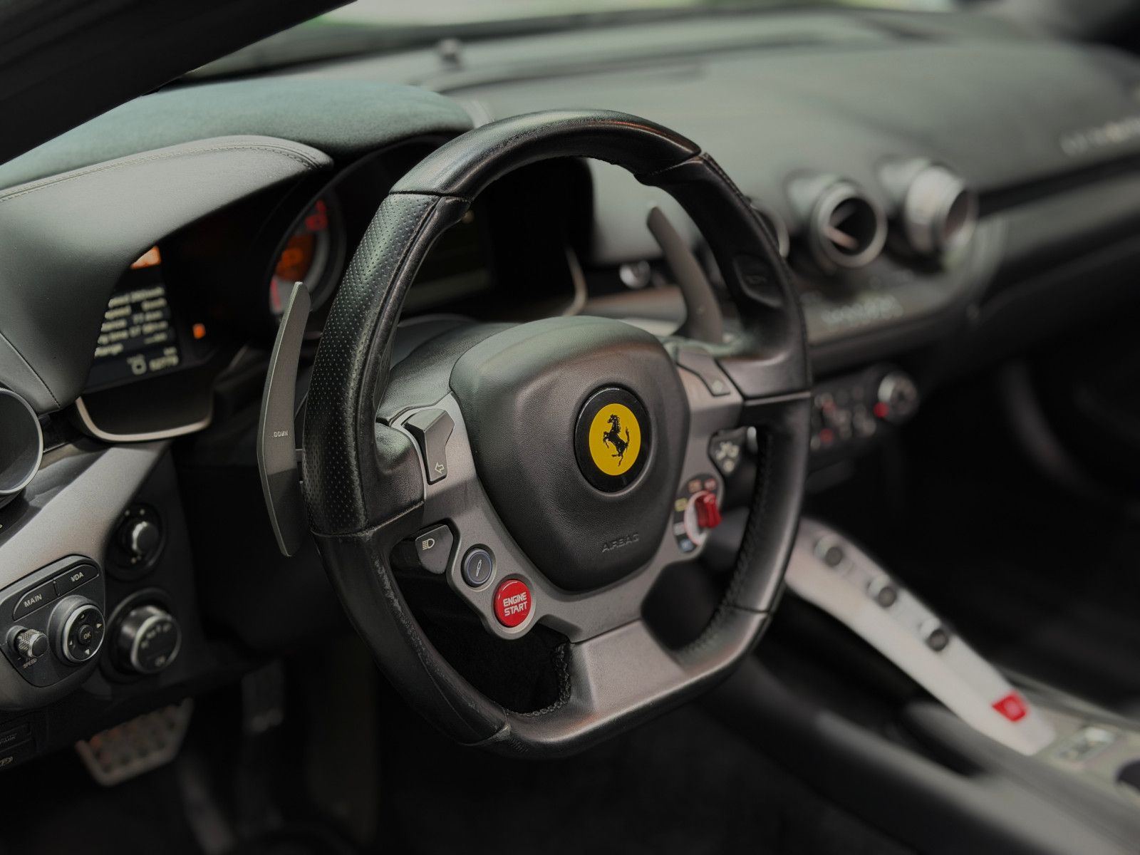 Fahrzeugabbildung Ferrari F12 Berlinetta|RACING-SEATS|NOVITEC-UMBAU|LIFT