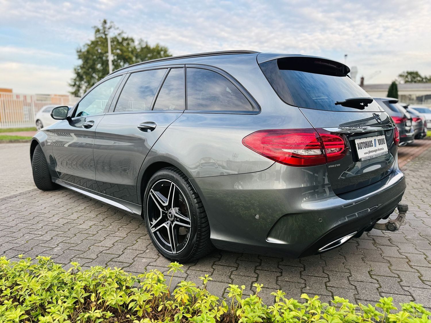 Fahrzeugabbildung Mercedes-Benz C 220 T d AMG NIGHT Edition - AHK schw., Distron