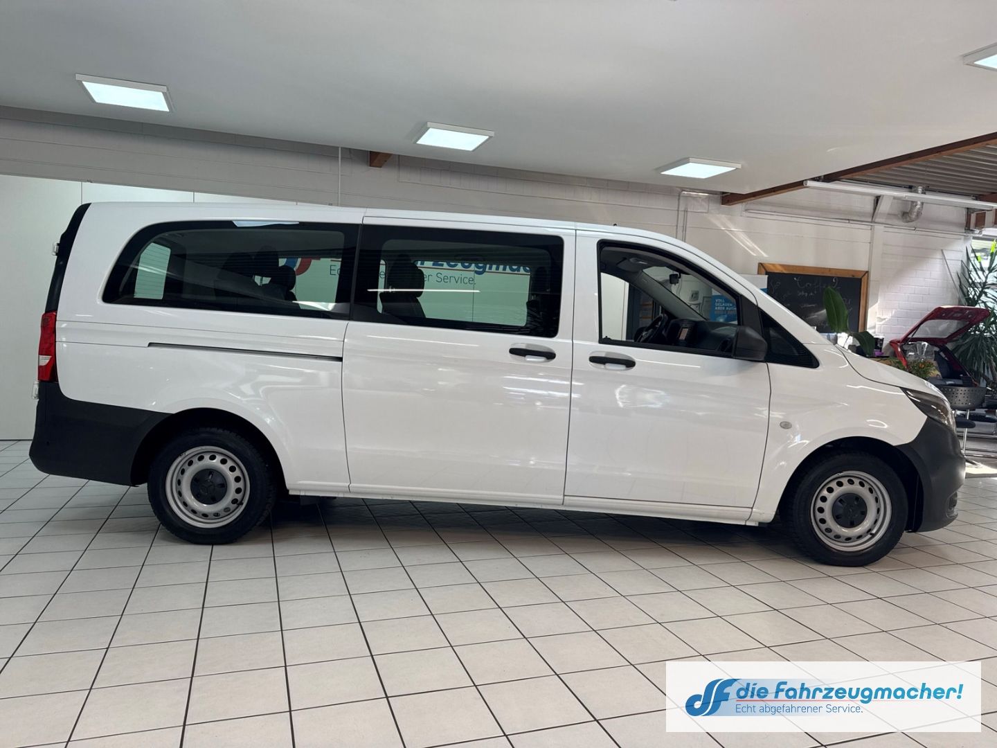 Fahrzeugabbildung Mercedes-Benz Vito Tourer 111CDI FWD extralang Pro AHK Klimaau