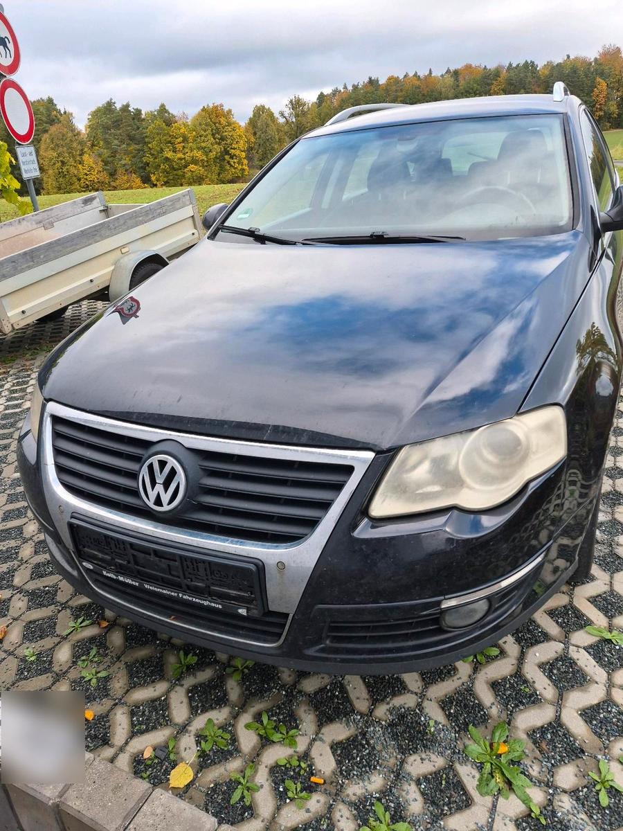 Volkswagen Passat 2006 — rear view