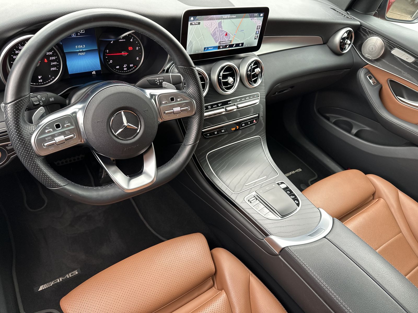 Fahrzeugabbildung Mercedes-Benz GLC 300d 4M AMG-Line NAV+LED+AHK+KAMERA+PANO+DAB