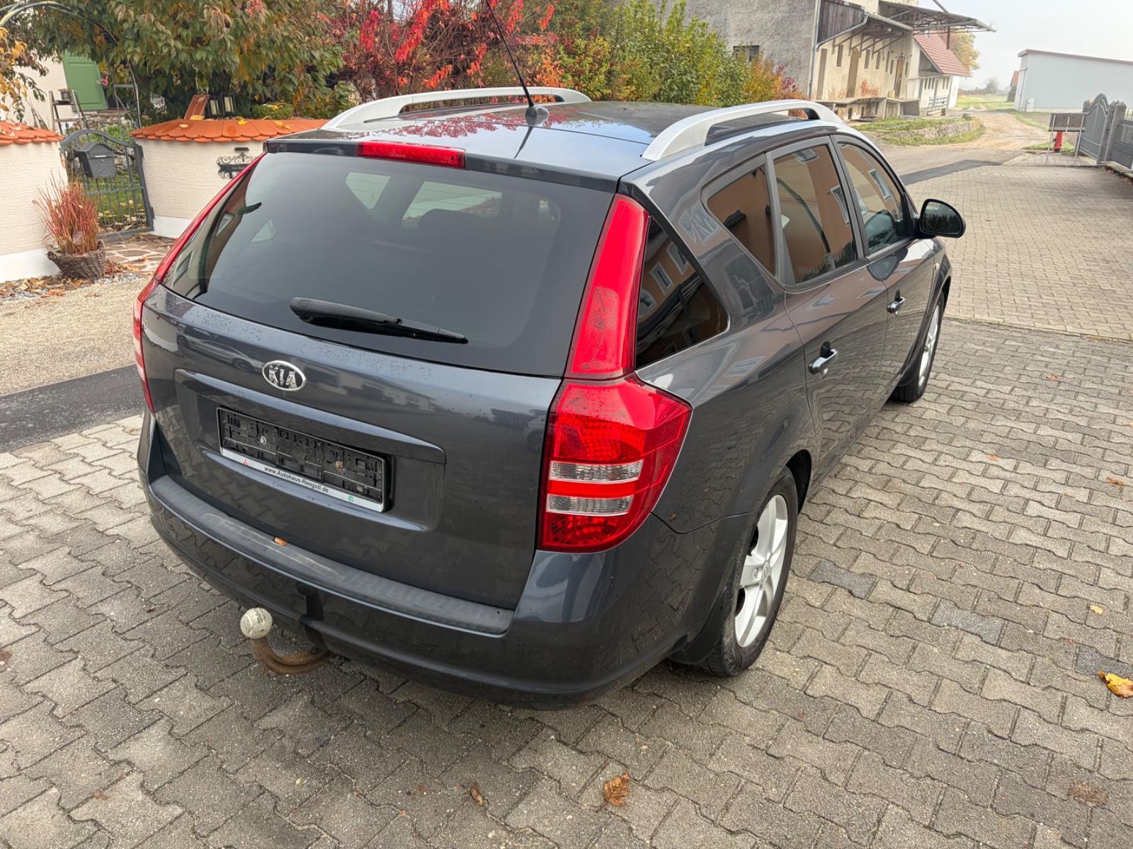 Kia cee'd 2010 — photo 9