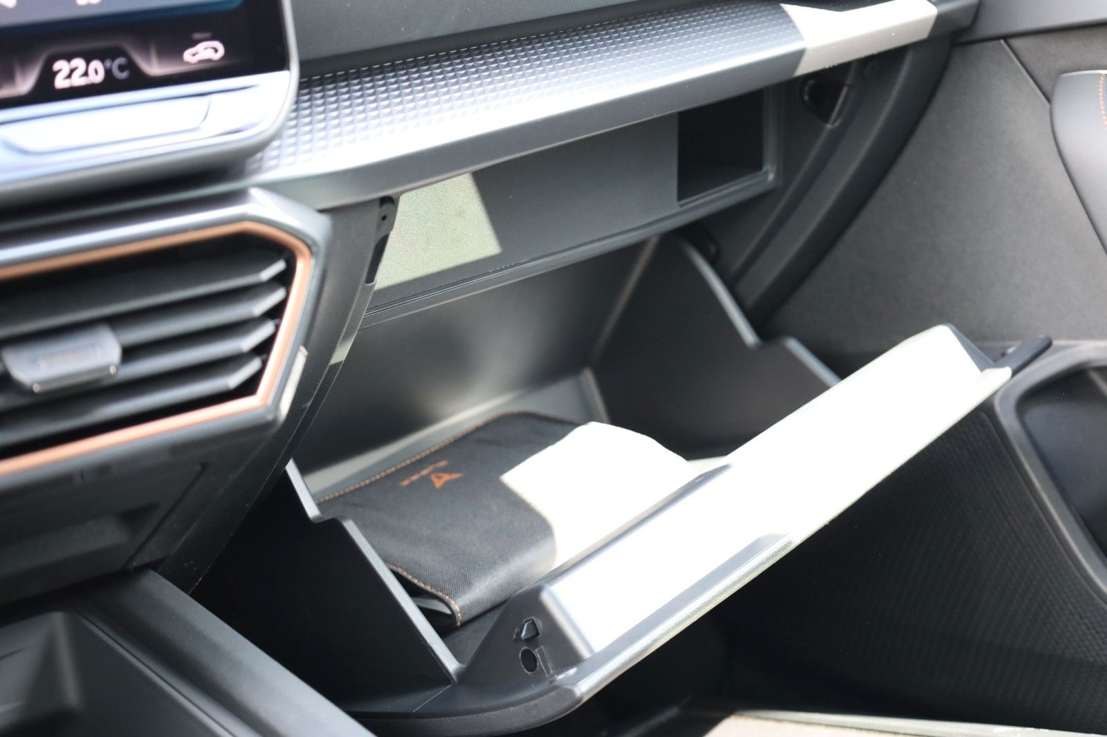 Fahrzeugabbildung CUPRA Leon Sportstourer 1.5 eTSI 110 kW DSG *AHZV