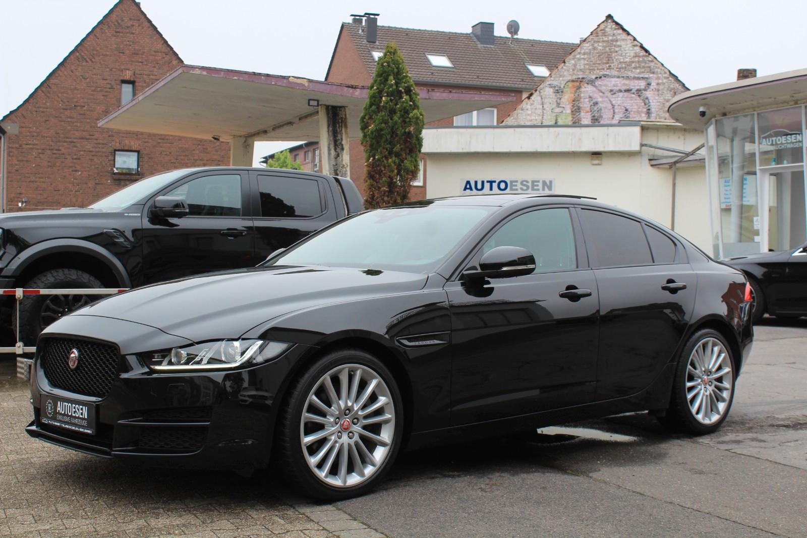 Jaguar XE 25t+PANORAMA+KAMERA+AHK+NAVI+LEDER