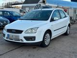 Ford Focus Trend 1.6 Stufenheck / TÜV 05.2... - Ford Focus: Stufenheck