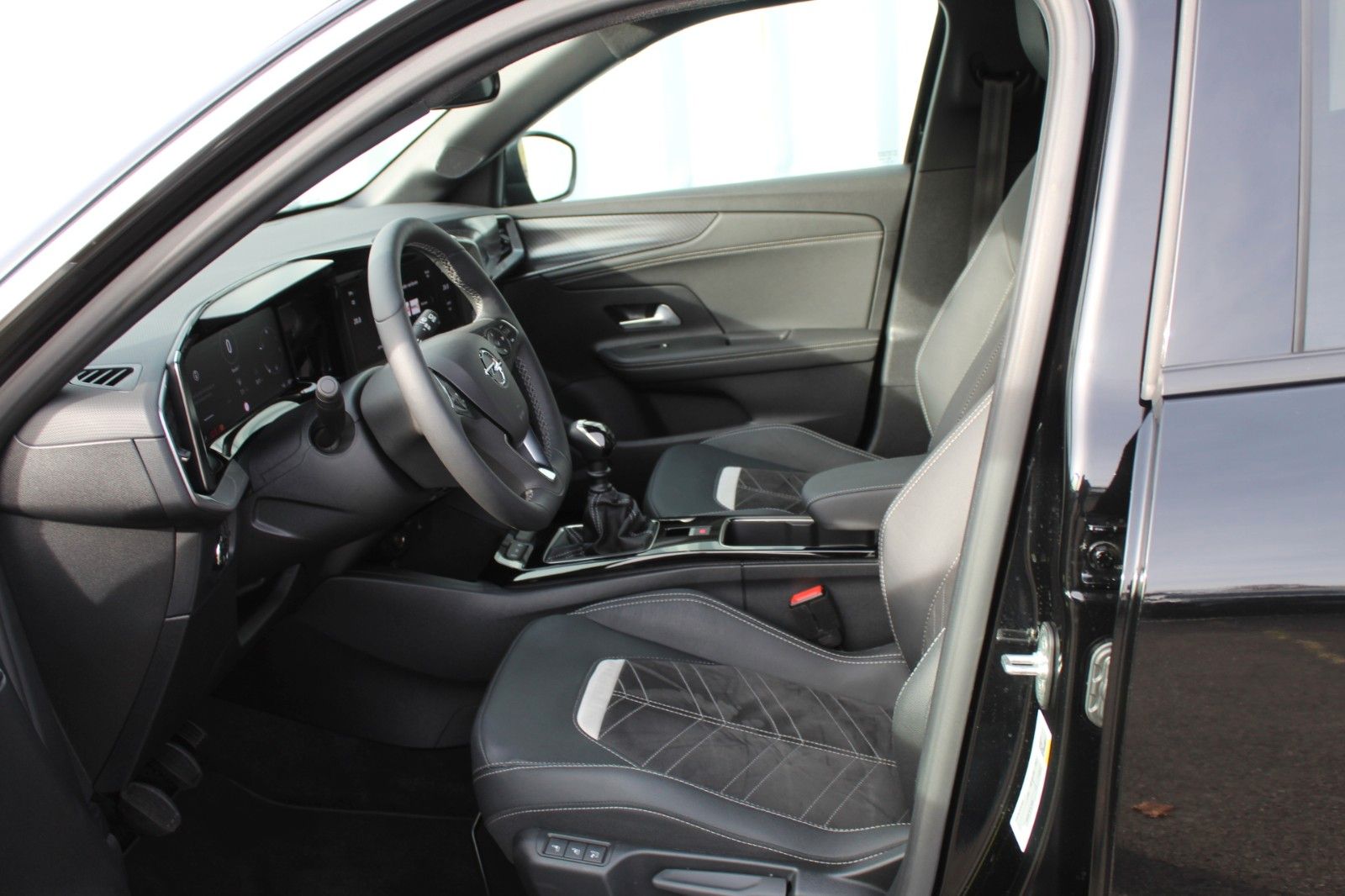 Fahrzeugabbildung Opel Mokka Ultimate*Black-Line*SHZ*LHZ*Navi*RFK