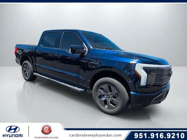 Ford F 150 Lightning Flash grosse Batterie im Vorlauf