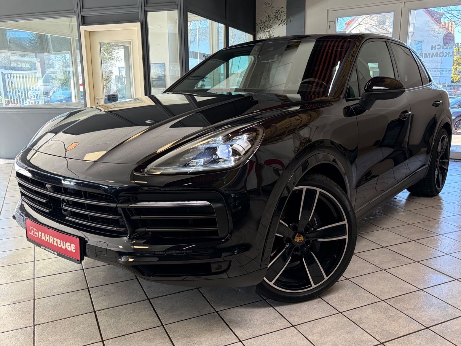PORSCHE Cayenne Platinum Edition 1.Hand / Porsche Scheck