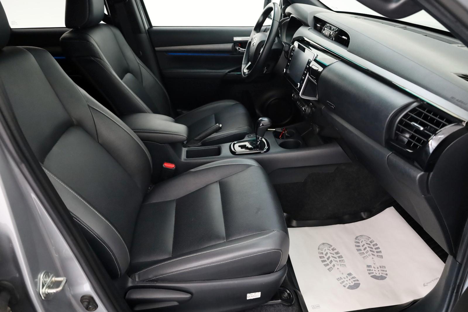 Toyota Hilux 2.8 D-4D Invincible, CarPlay, HardTop, AHK