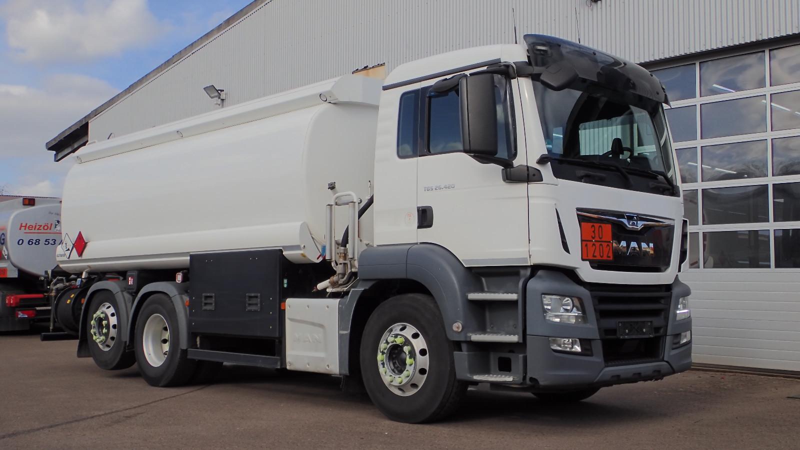 MAN TGS 26.420 L mit Esterer Tankaufbau