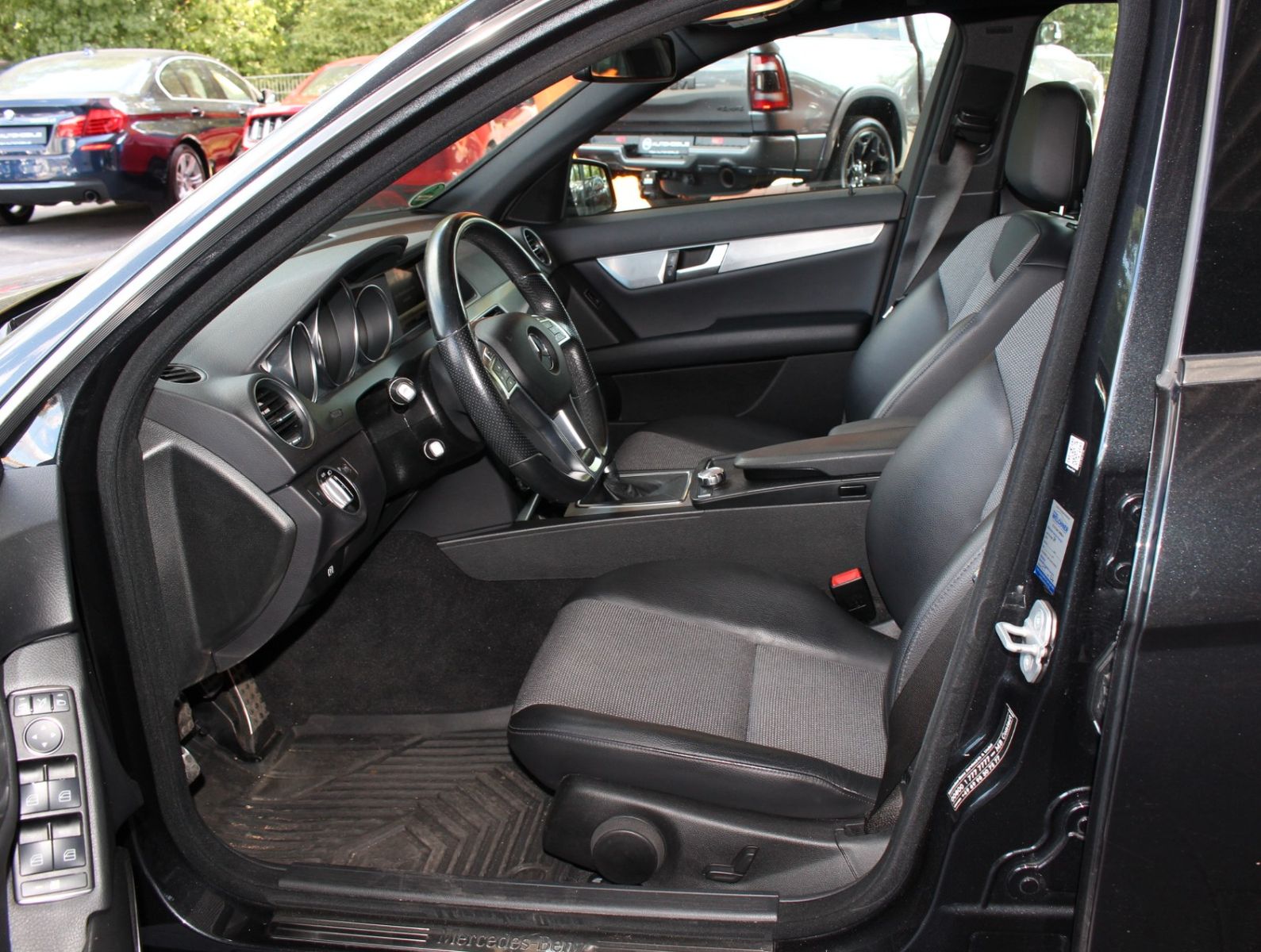 Fahrzeugabbildung Mercedes-Benz C 200 CGI BE AMG Line COMAND+HARMAN KARDON+GSD