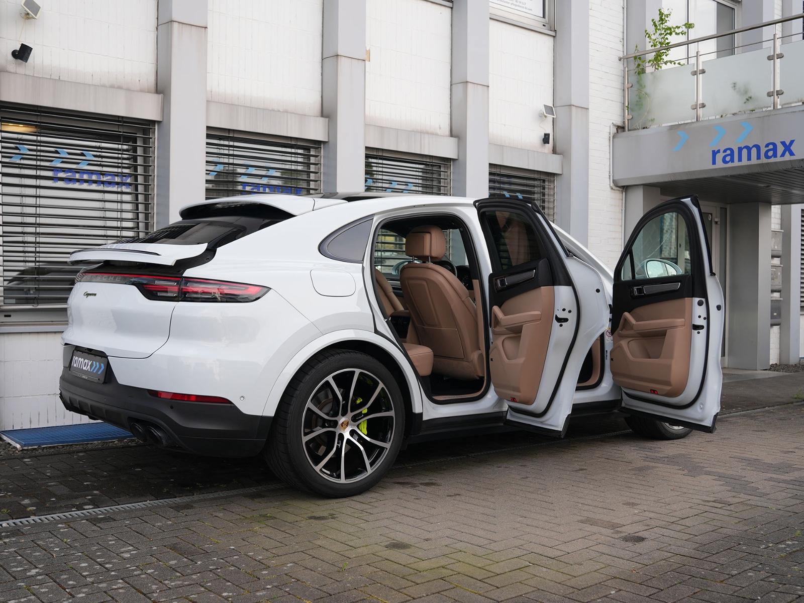 Porsche E-Hybrid CoupéPLATINUM-INNO-PANO-HUD-LEDER BEIGE