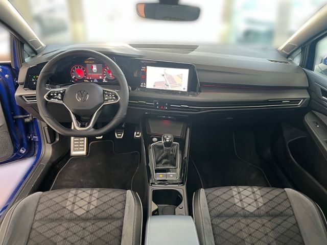 Fahrzeugabbildung Volkswagen Golf Variant VIII 1.5 TSI R-LINE AHK PANO MATRIX