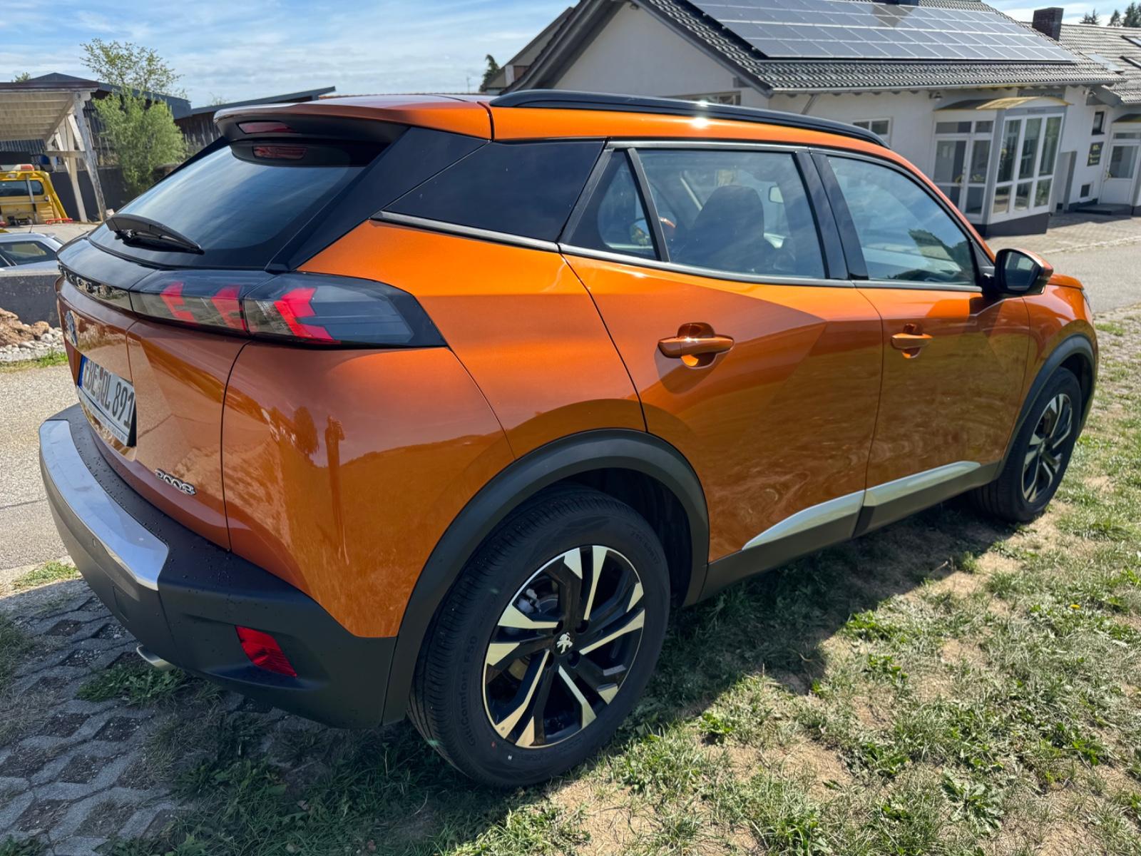 Peugeot 2008 HYBRID 136 e-DSC6 Allure*AUT*PANO*LEDER*