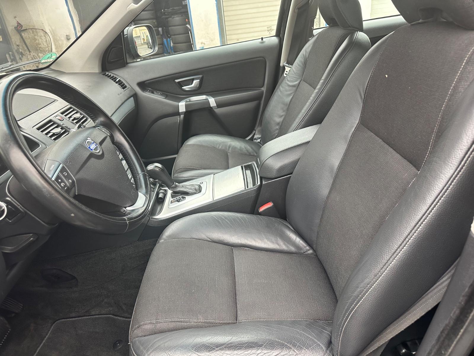 VOLVO XC90 D4 2.4 163ch KINETIC - 7 PLACES - BVA - CUIR - SIÈGES CHAUFFANTS - 1 PROPRIÉTAIRE