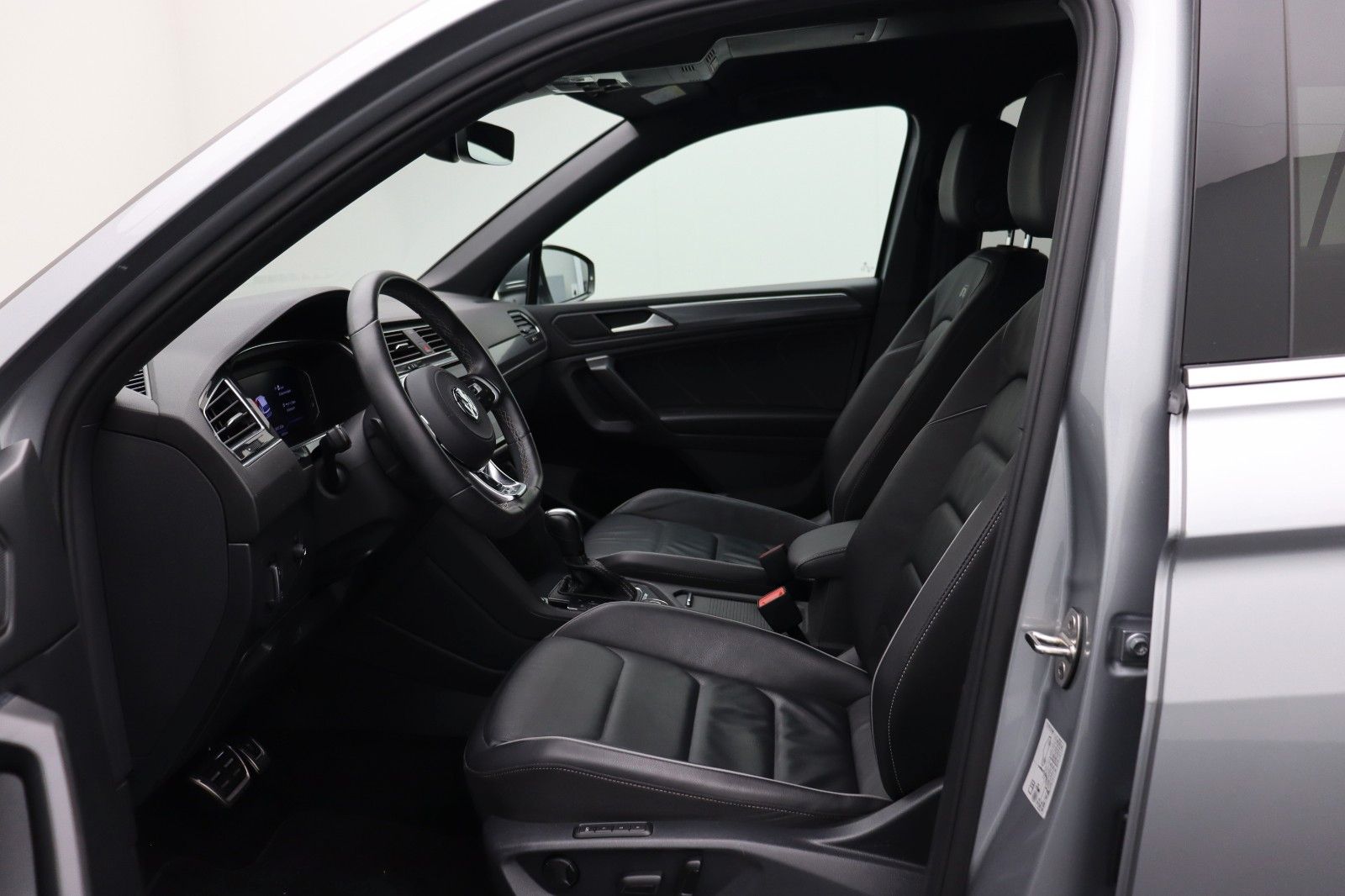 Fahrzeugabbildung Volkswagen Tiguan Allspace Highline 4M Leder R-Line 20"AHK