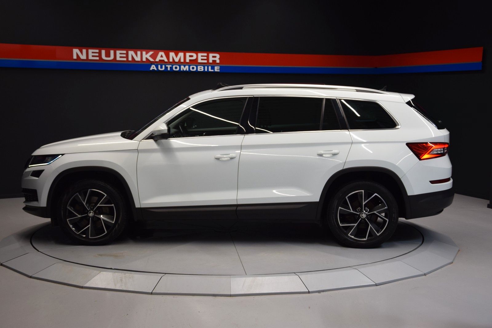 Fahrzeugabbildung SKODA Kodiaq Style 4x4 Pano LED Keyless Sitzbelüf. AHK