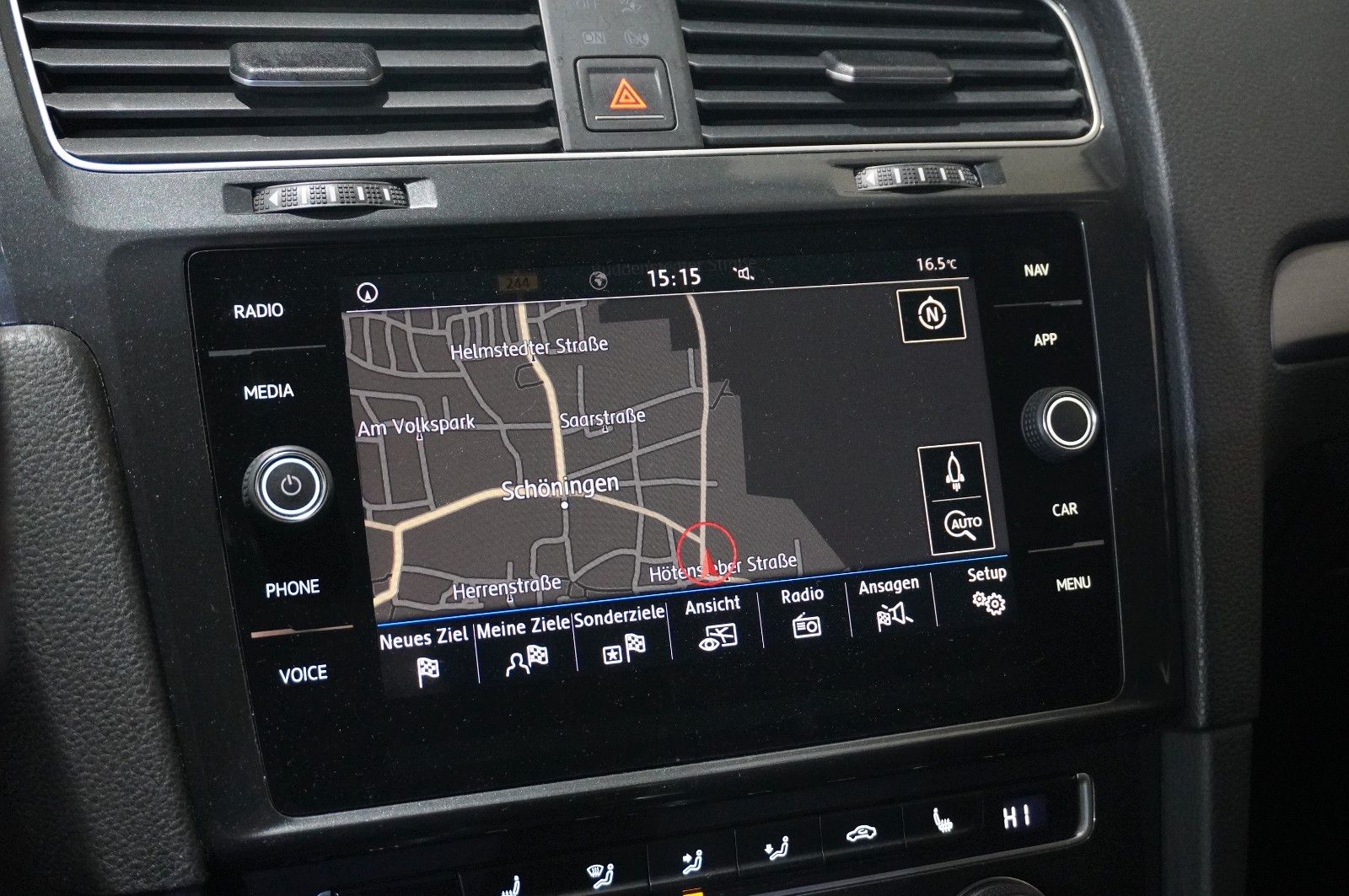 Fahrzeugabbildung Volkswagen Golf VII VARI. 1.6 TDI COMOFRT. DSG NAVI/LED/SHZ
