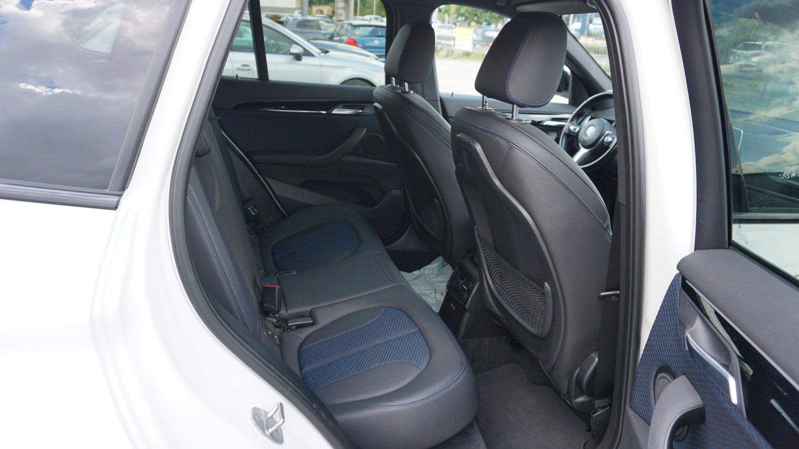 Fahrzeugabbildung BMW X1 sDrive 20 i M Sport,LED,Kamera,AHK, 8 fach be