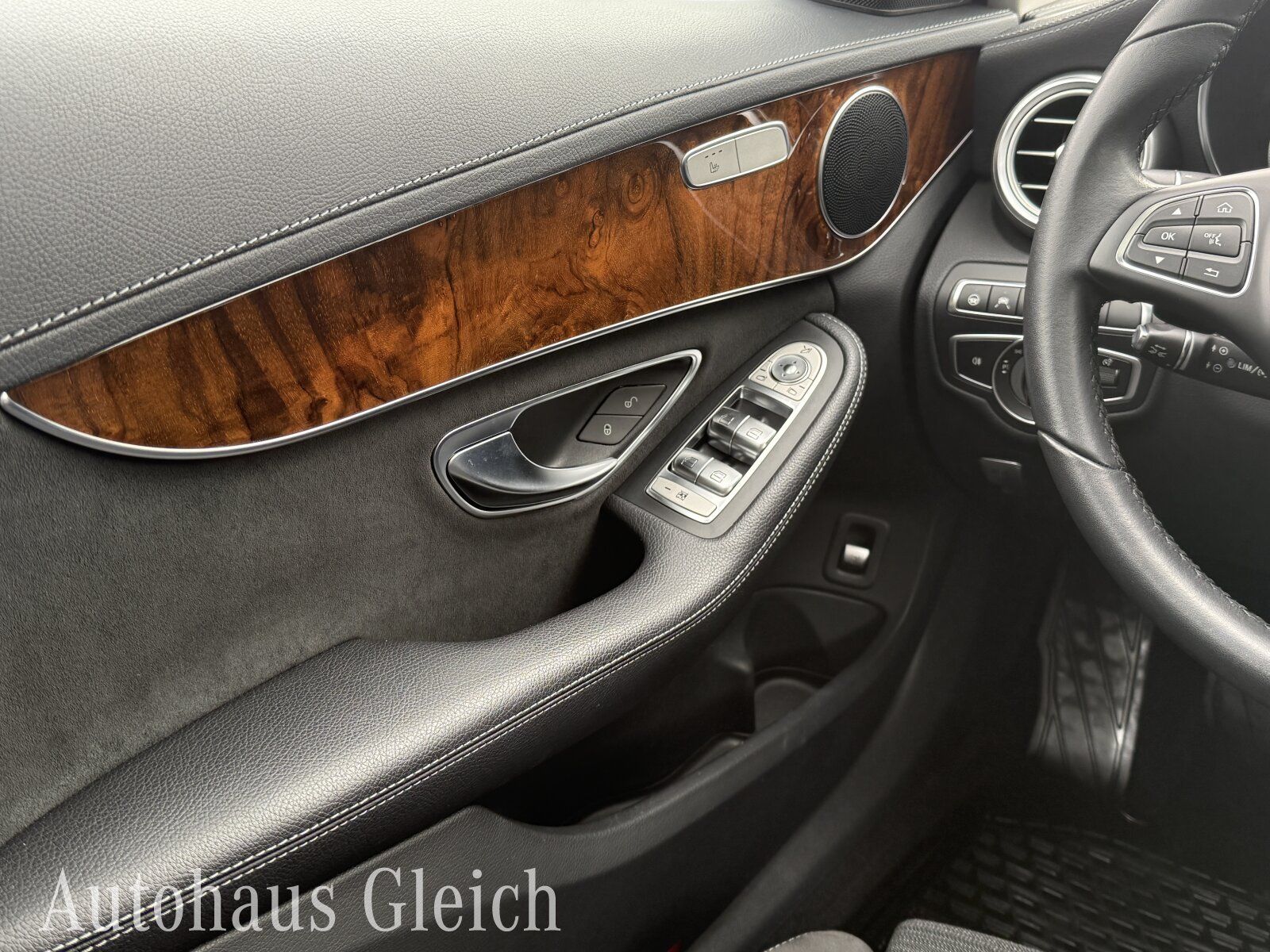 Fahrzeugabbildung Mercedes-Benz C 400 Exclusive 4Matic (EURO 6d-TEMP) COMAND APS