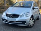 Mercedes-Benz A 170 A A 170|AUTOMATIK|PDC|133TKM| - gebrauchte Mercedes-Benz A 170 aus dem Jahr 2009