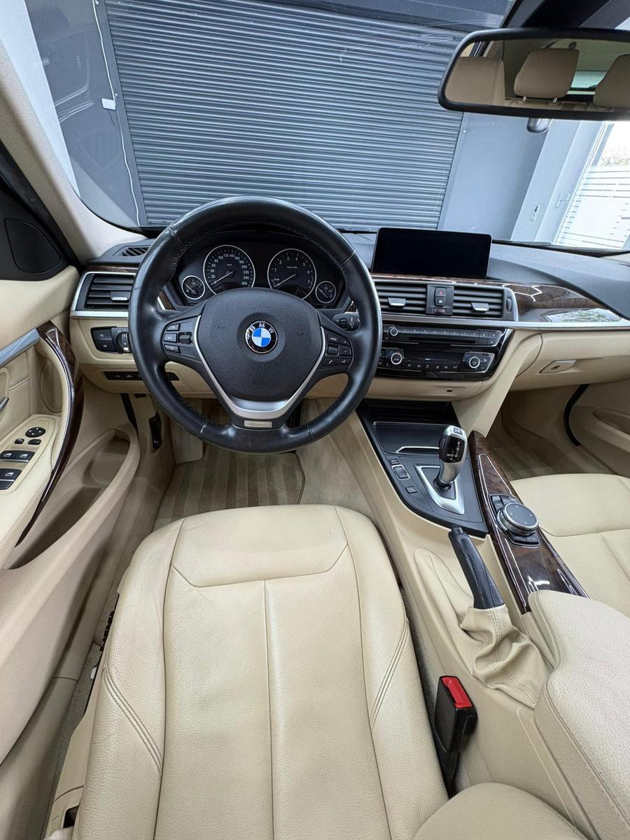 BMW 330 i xDrive Touring Luxury Line – 252 ch – HUD – Cuir – LED adaptatifs – Caméra – Navi Pro