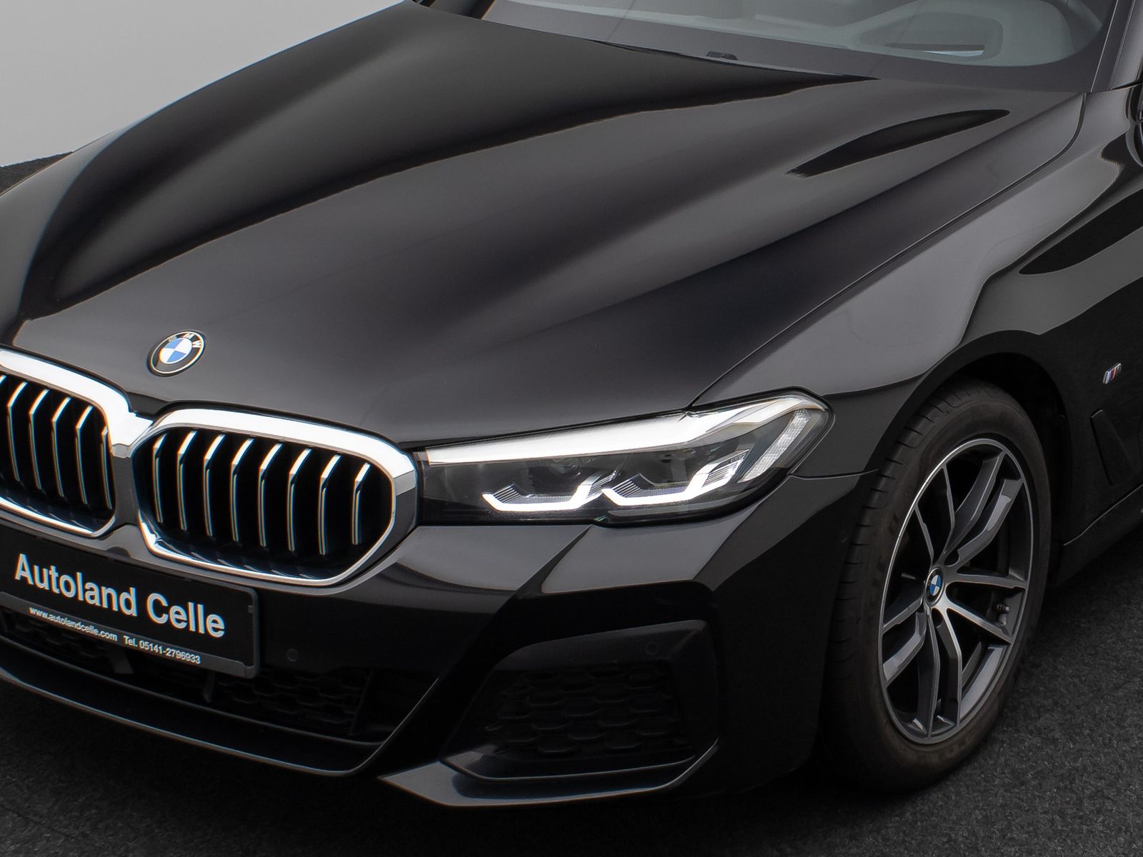 Fahrzeugabbildung BMW 520d xD M Sport Kamera HUD DAB HiFi Stop&Go AHK