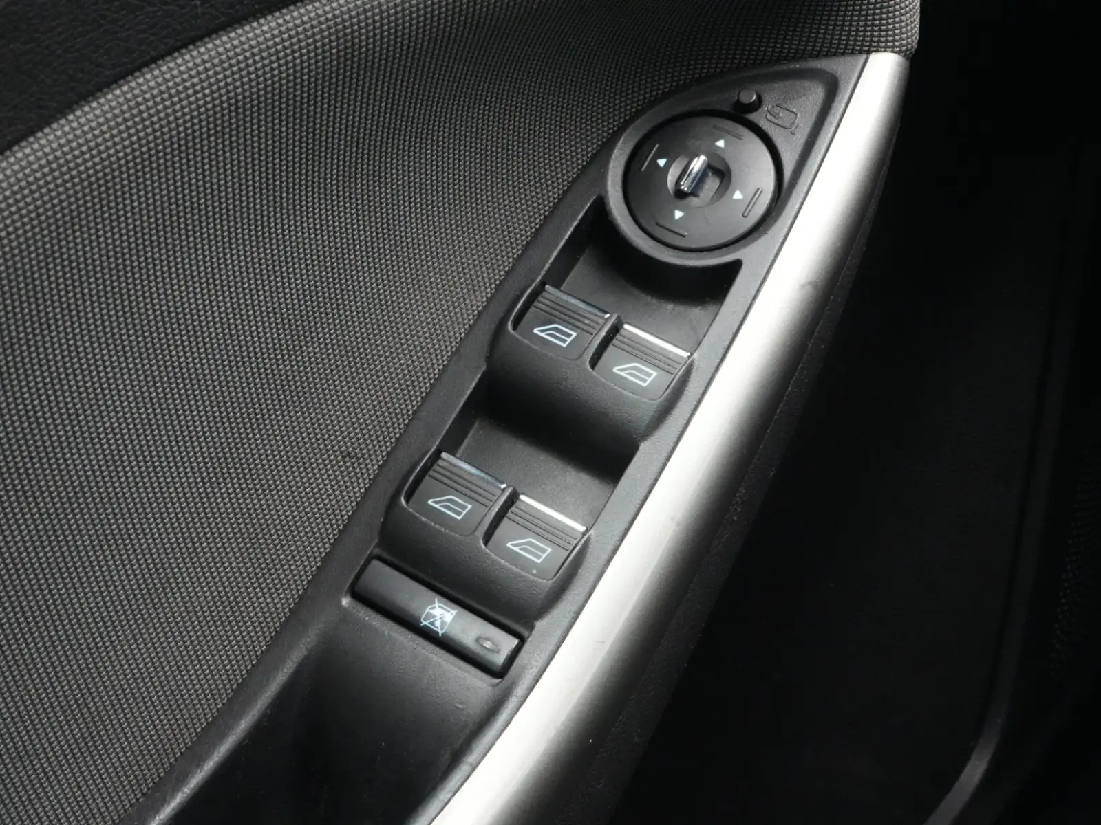 Ford Focus 2011 — фото 10