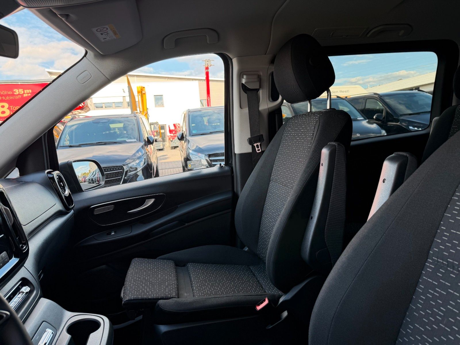 Fahrzeugabbildung Mercedes-Benz Vito 116 CDI 9G Tourer AHK2,5to Navi