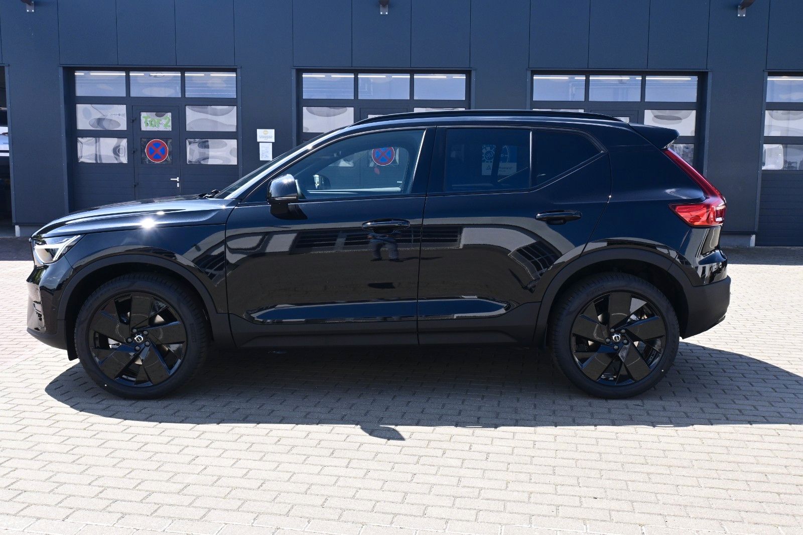 Fahrzeugabbildung Volvo XC40 B3 DKG Plus Black Edition*FSHZG*360°*ACC