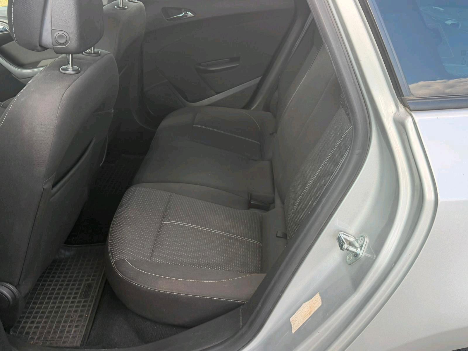 Opel Astra 2015 — photo 11
