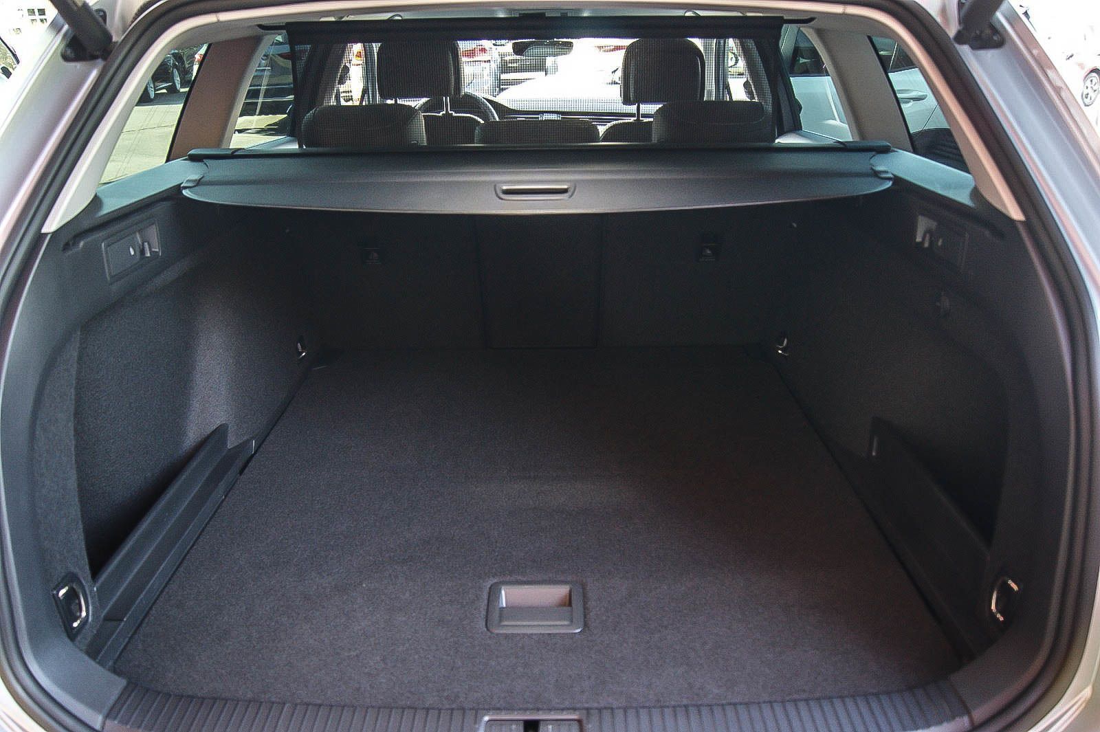 Fahrzeugabbildung Volkswagen Passat Variant 2.0 TDI Elegance VIRTUAL MATRIX
