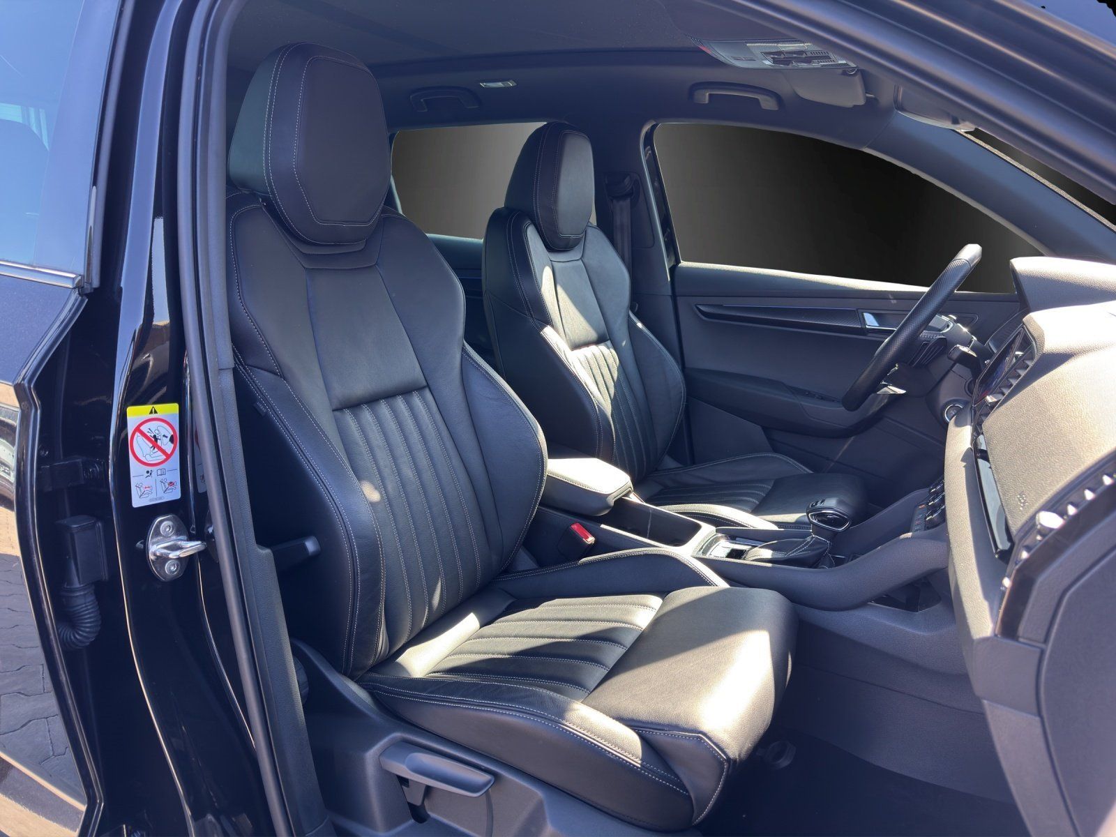Fahrzeugabbildung SKODA Karoq 2.0 TDI Sportline 4x4/PANO/AHK/KAMERA/ACC/
