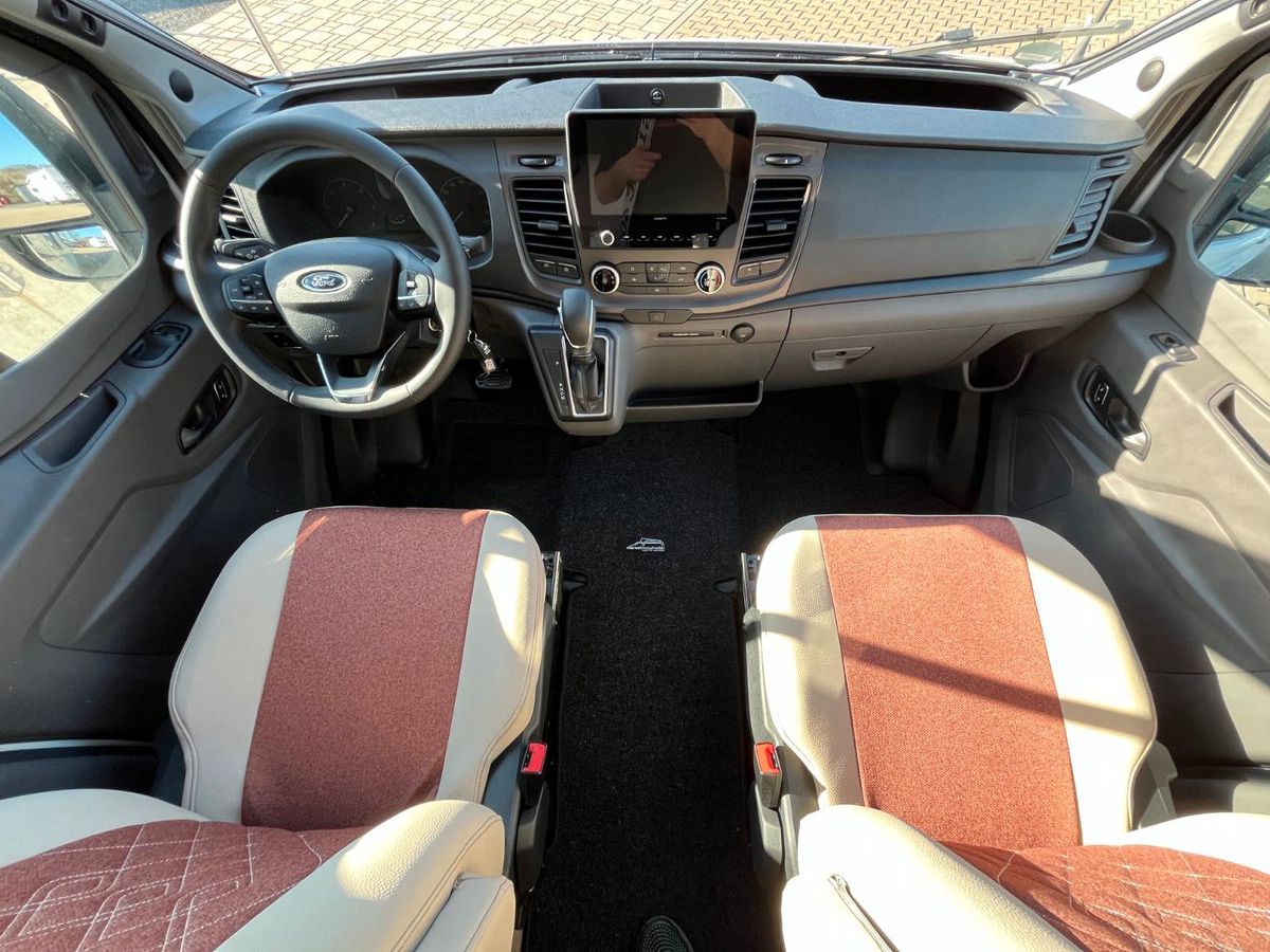 Fahrzeugabbildung Bürstner Lineo T 700 155PS*Autom.*Xenon*Winter*Sat*TV*Nav