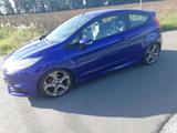 Ford Fiesta ST KW-Fahrwerk blaumet. - Ford Fiesta mit Benzin-Antrieb: Sportwagen