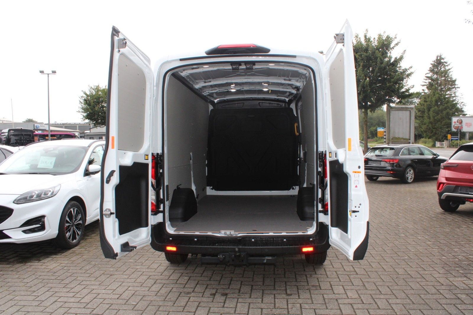 Fahrzeugabbildung Ford Transit L3 H2 Kasten LKW hoch lang KLIMA AHK CAM