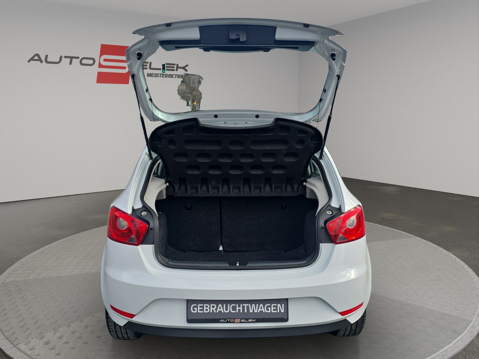 Fahrzeugabbildung SEAT Ibiza Lim. Reference Salsa Klima Sitzeheizung