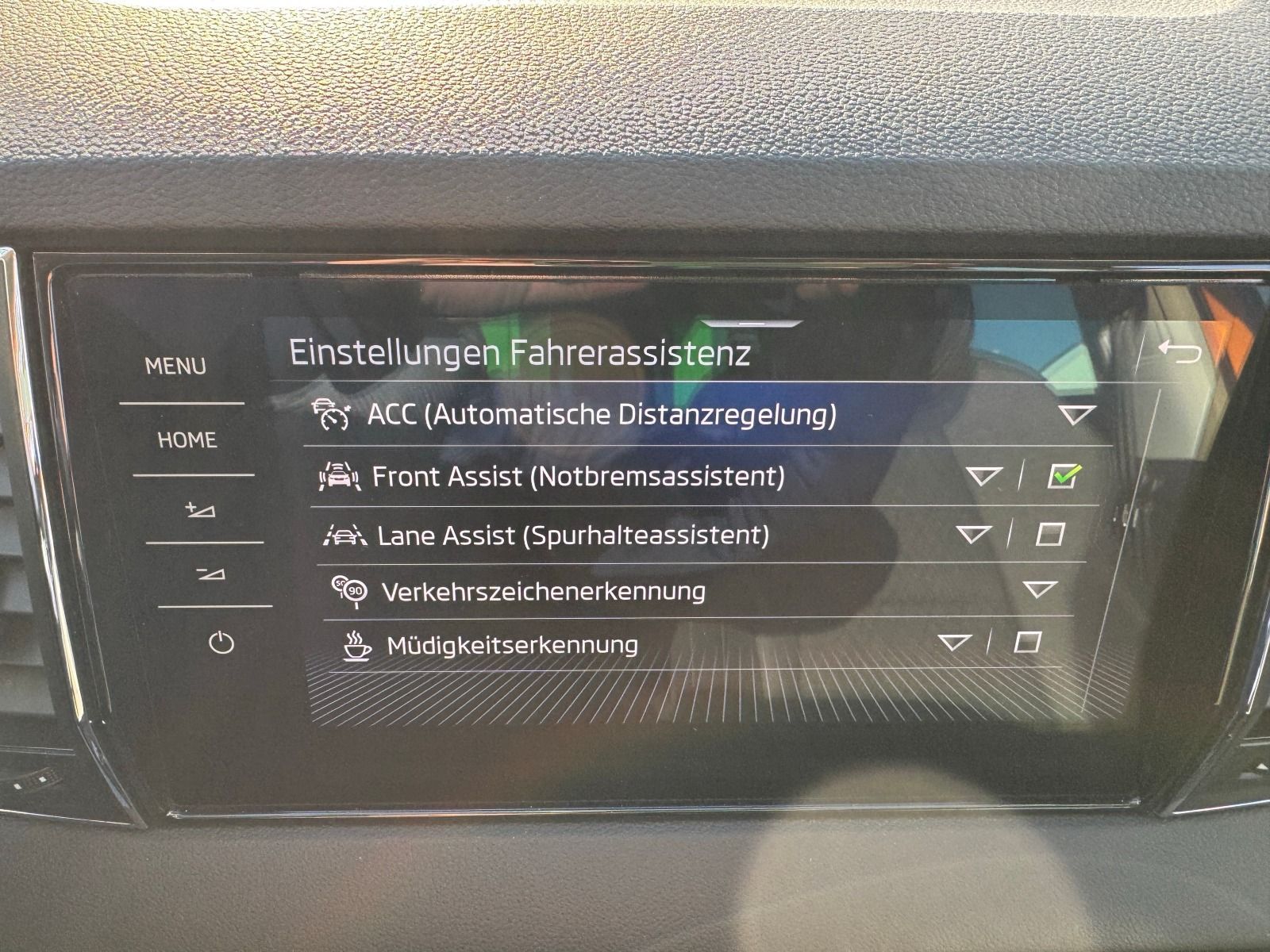 Fahrzeugabbildung SKODA Karoq Style 1.5 TSI DSG*360°Cam*Matrix*Allwetter