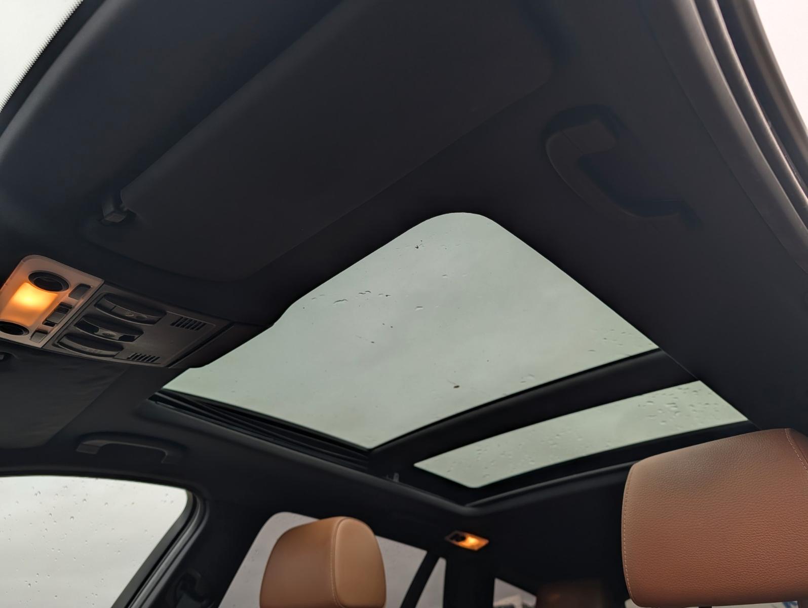 BMW 320 2011 — photo 10